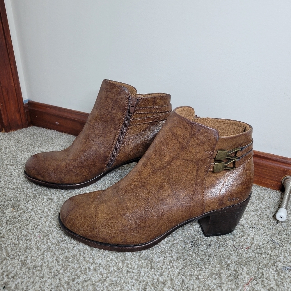 B.O.C Women's Darley Brown Ankle Booties w/ Side Buckle Accent, Size 9